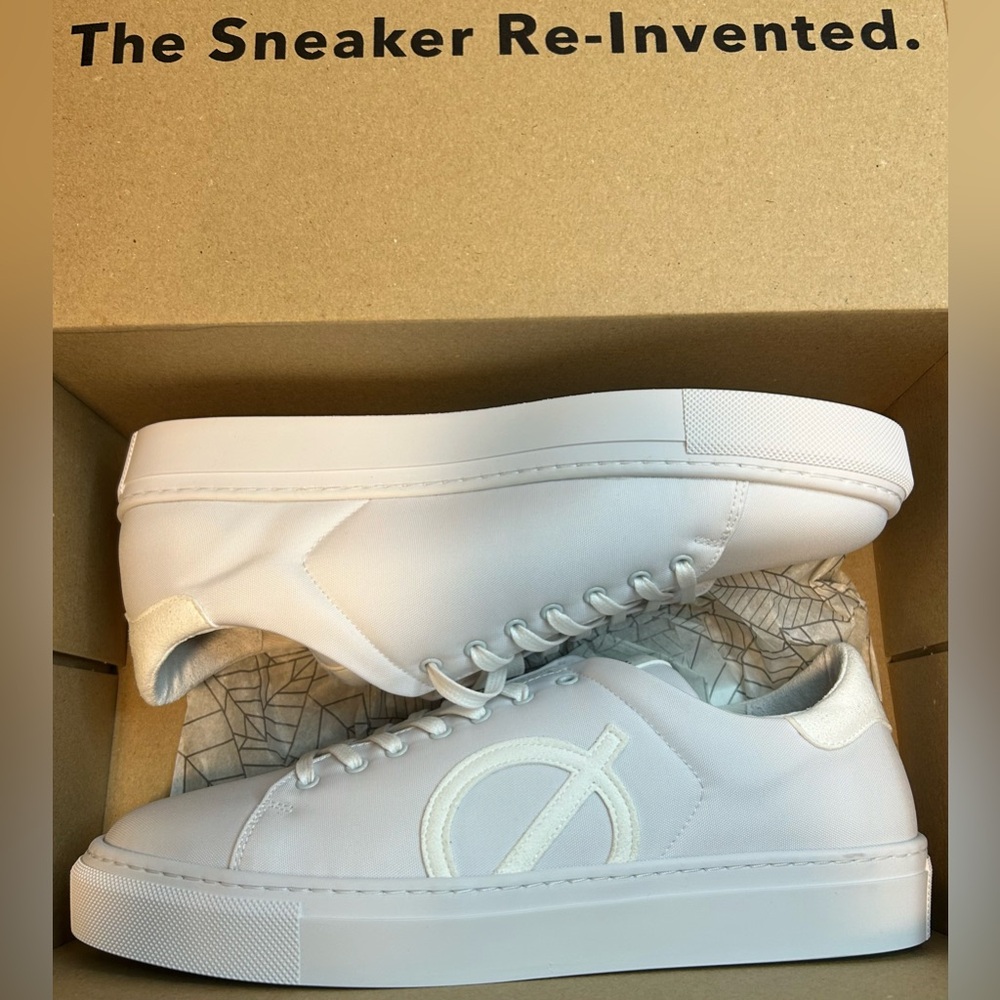 LØCI NEW Origins Sneaker Retail $175
Size 10.5M/12W/EU44